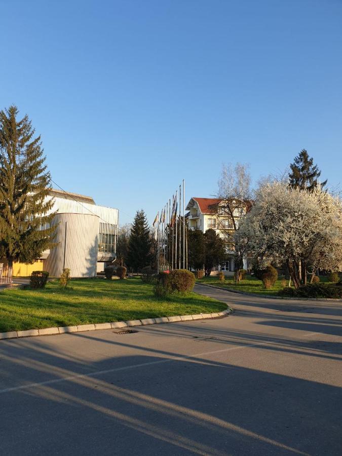 Hotel Everest Târgu-Mureş Buitenkant foto